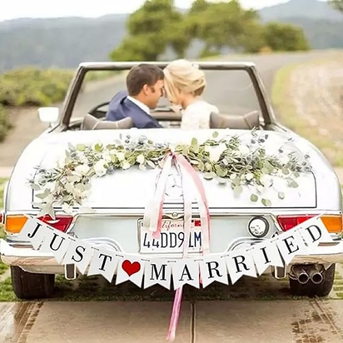 שלט לרכב חתונה רומנטי JUST MARRIED לקישוט אוטו חתן כלה לתלייה בבית כהפתעה לתליה בחתונה ועוד!