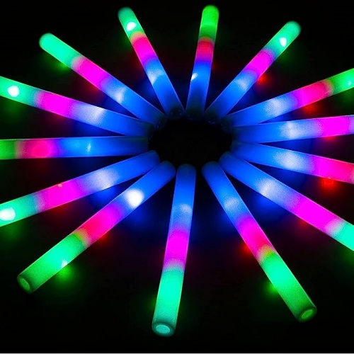 מקלות זוהרים חבילה ענקית של 28 100 מקלות קצף לד מאירים בצבעים צבעוניים וכיפיים עם 3 מצבי תאורה לבחירה