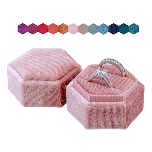 קופסא לטבעות נישואים מקטיפה מלטפת וייחודית ובמבחר של עיצובים וצבעים מפתיעים ומהפנטים
