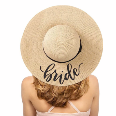 מתנה לכלה למסיבת רווקות כובע קש Bride אופנתי ומחמיא שיעשה לכלה הרבה כיף ומזכרת פשוט נפלאה